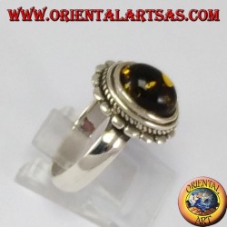 Bague en argent avec Ambra ovale vert
