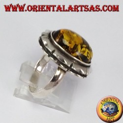 Anillo de plata con gran ámbar verde ovalada