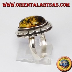 Bague en argent avec ambre grand ovale vert