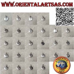 Colgante de plata, medalla redonda con inicial mayúscula grabada