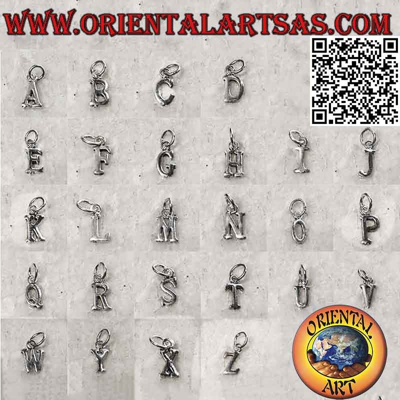 Ciondolo in argento, lettera in stampatello maiuscolo intagliate mm.8x1