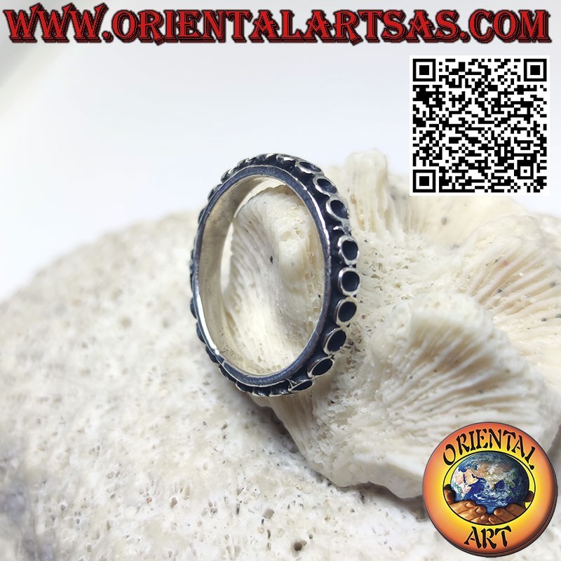 Anello in argento a fedina con cerchi sovrapposti affiancati allineati