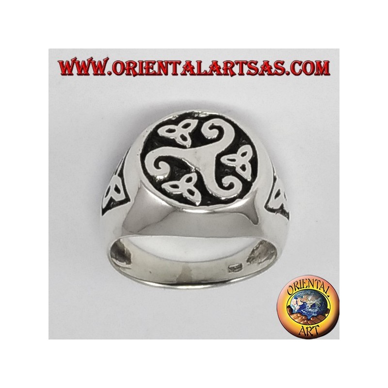 Anello sigillo d'argento Triskell con nodi di tyrone