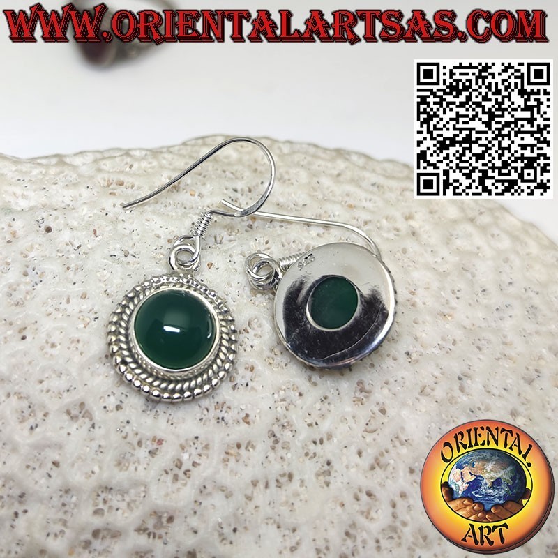 Pendientes de plata con ágata verde redonda rodeada de trenza y esferas