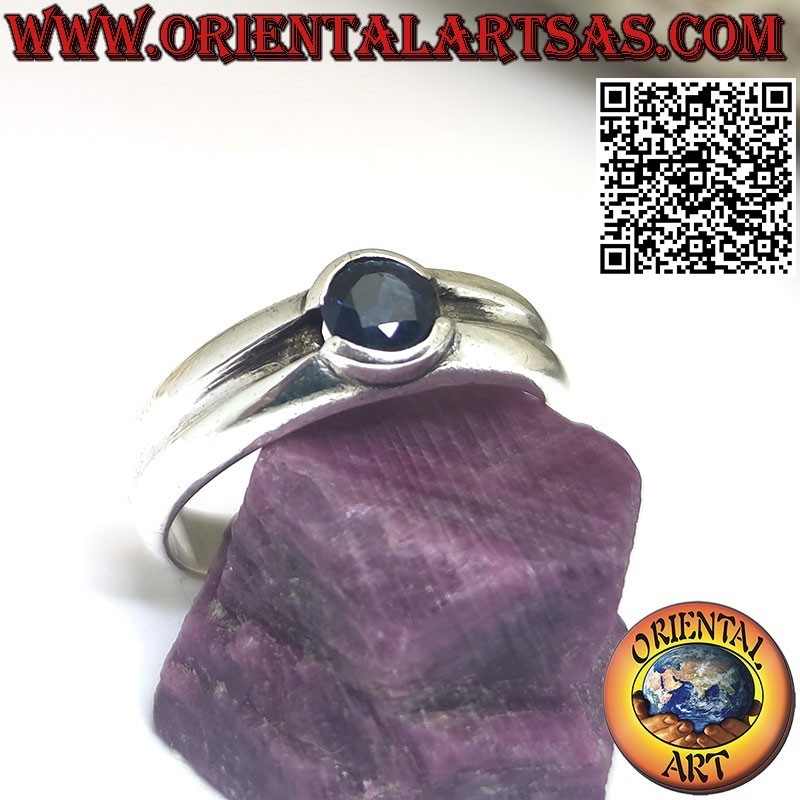 Silver ring with round natural sapphire and setting with central line