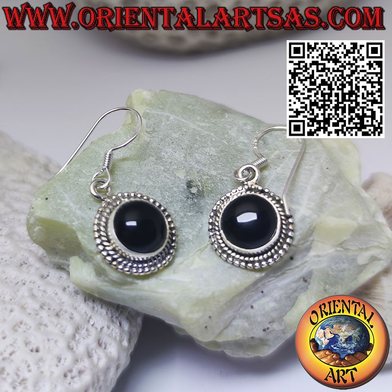 Ohrringe aus 925er Silber mit rundem Onyx, umgeben von Zopf und Kugeln