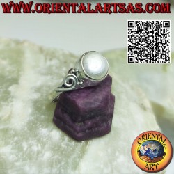 Silver ring with spiral and freshwater pearl in the centre