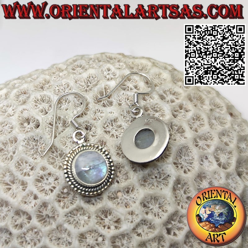 Boucles d'oreilles en argent avec pierre de lune ronde arc-en-ciel entourée de sphères