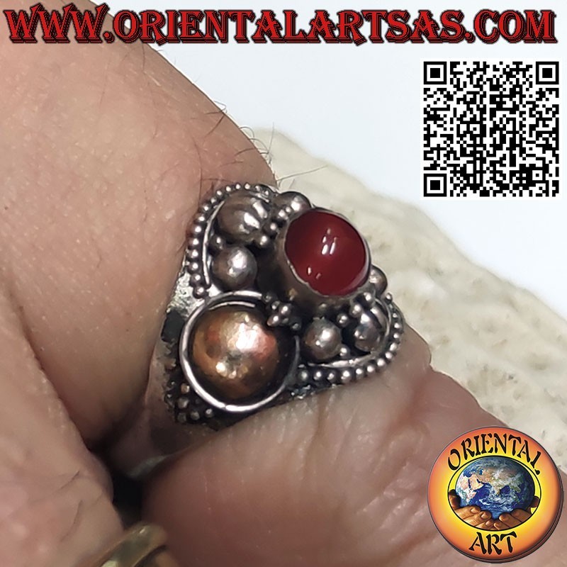 Bague en argent avec cornaline ronde et feuille d'or 14 carats sur les côtés