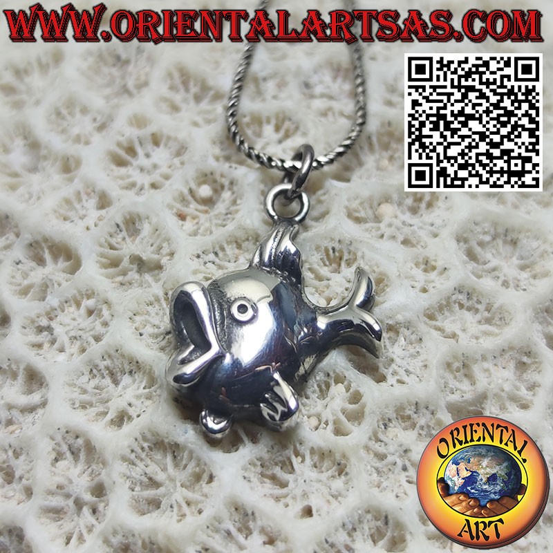 Colgante de plata en forma de bola de pez.