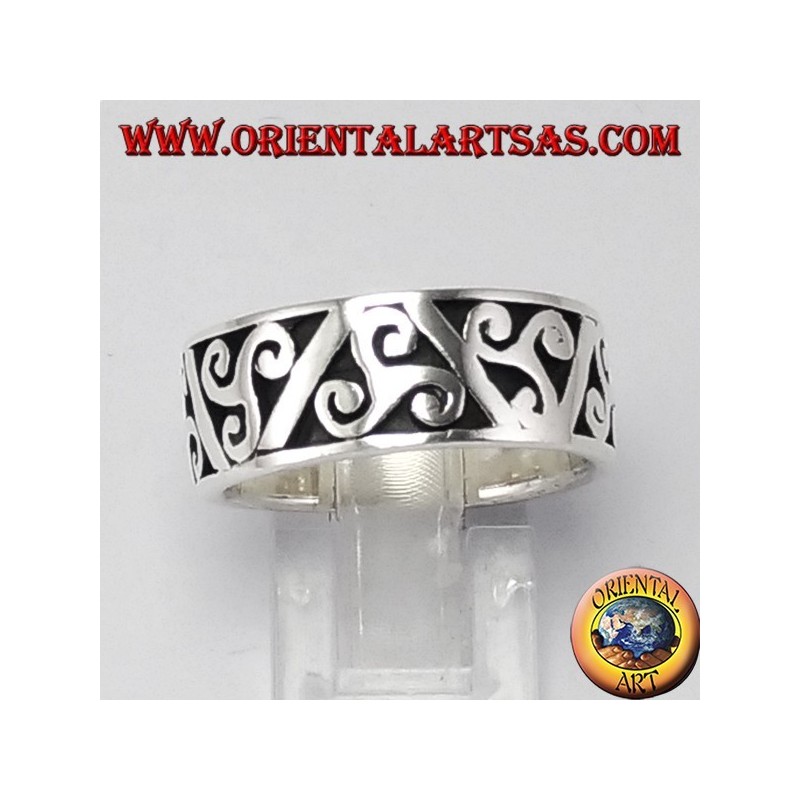 Anillo de plata con ancla, triskell con bajorrelieve