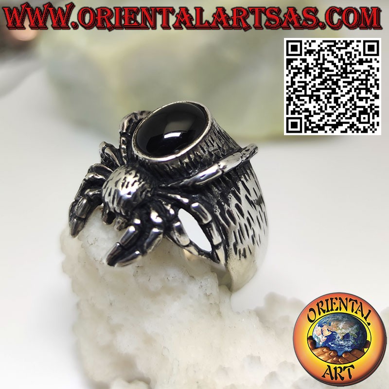Anillo de plata de una tarántula con ónix ovalado tridimensional
