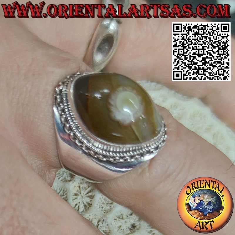 Bague en argent avec navette en agate oeil de Shiva beige et bord de chaîne sur monture lisse (e)