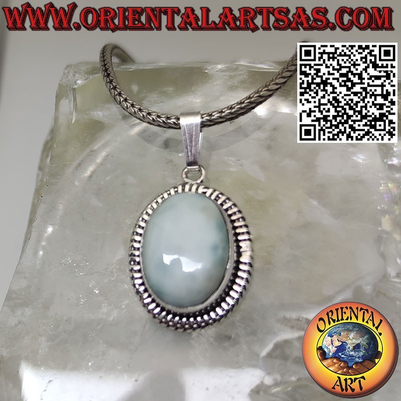 Pendentif en argent avec larimar naturel ovale et bord rayé