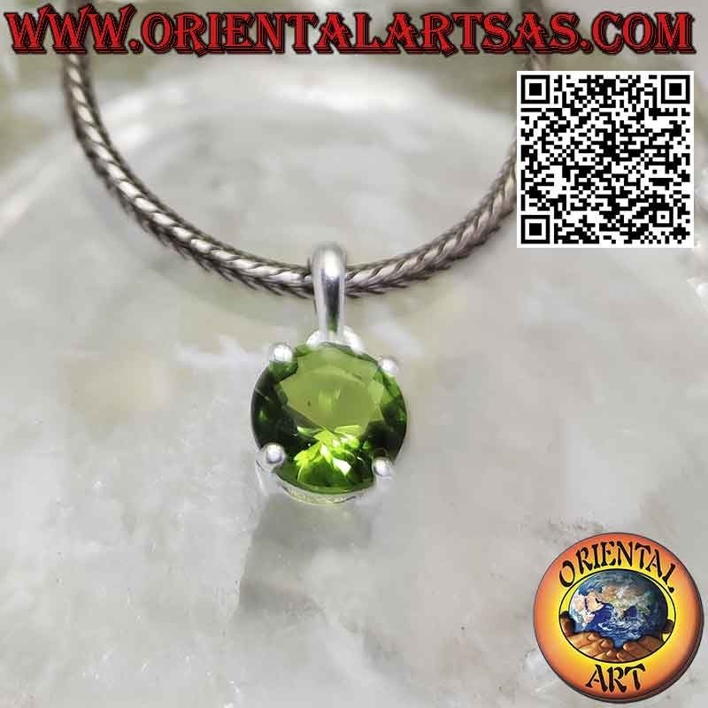 Silver pendant with round peridot set with four clips