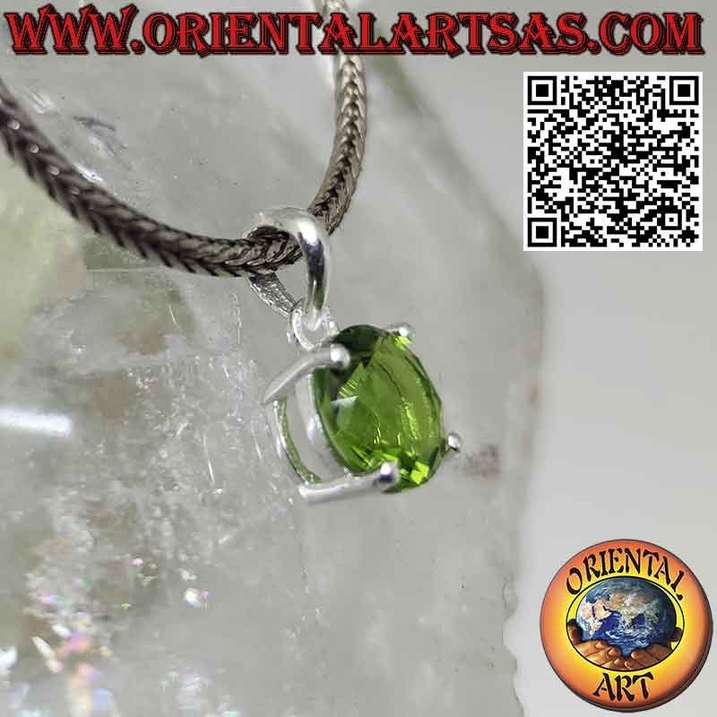 Pendentif en argent avec péridot rond serti de quatre clips