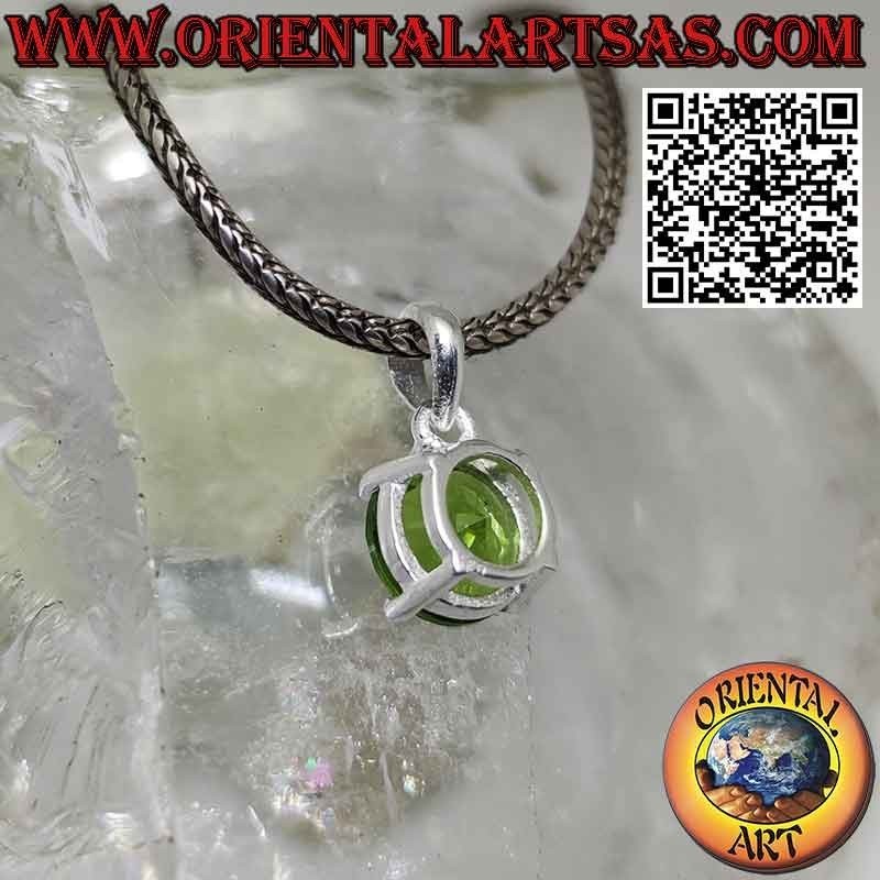 Silver pendant with round peridot set with four clips