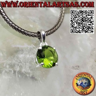 Silver pendant with round peridot set with four clips