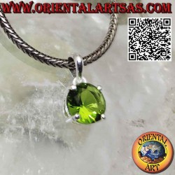 Silver pendant with round peridot set with four clips