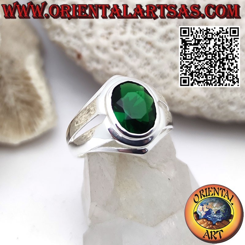 Anello in argento con smeraldo di sintesi ovale e montatura liscia