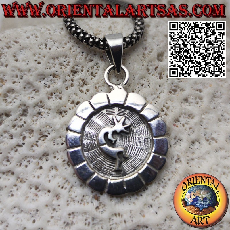Silberner Anhänger mit hochreliefiertem Kokopelli-Symbol des Glücks