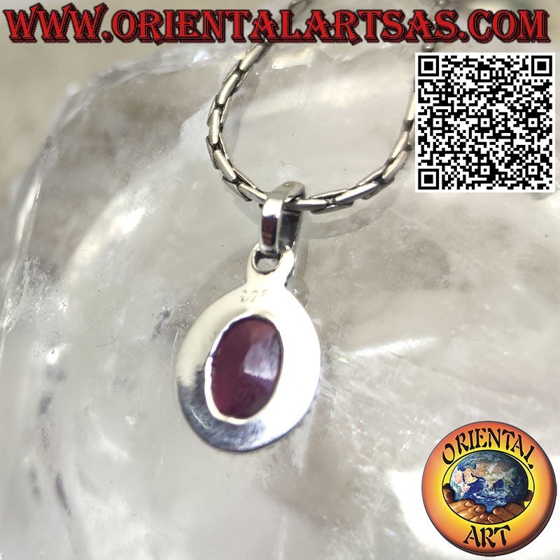 Ciondolo in argento con rubino naturale ovale contornato da pallini