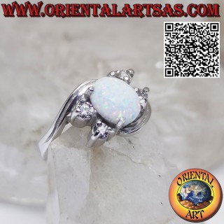 Anillo de plata con ópalo arlequín ovalado engastado y circonitas asimétricas