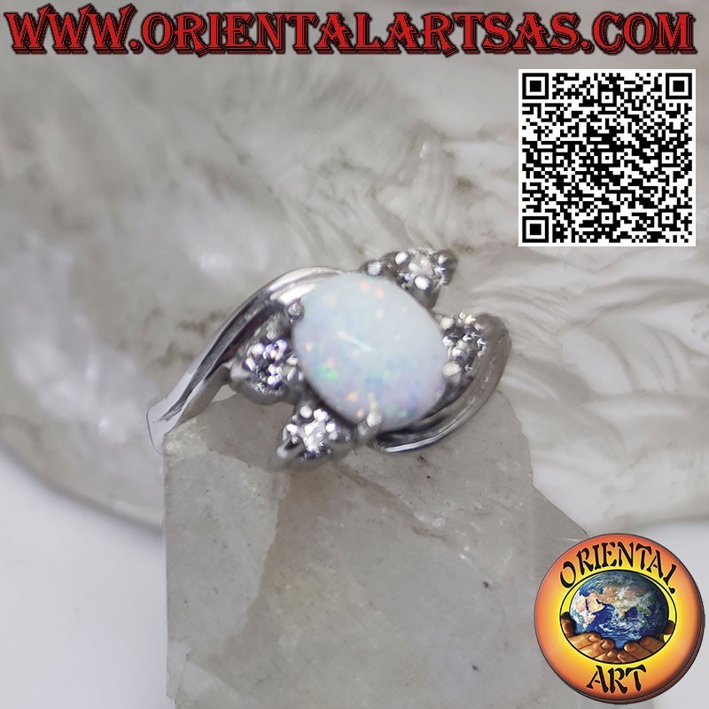 Silberring mit ovalem Harlekin-Opal und asymmetrischen Zirkonen