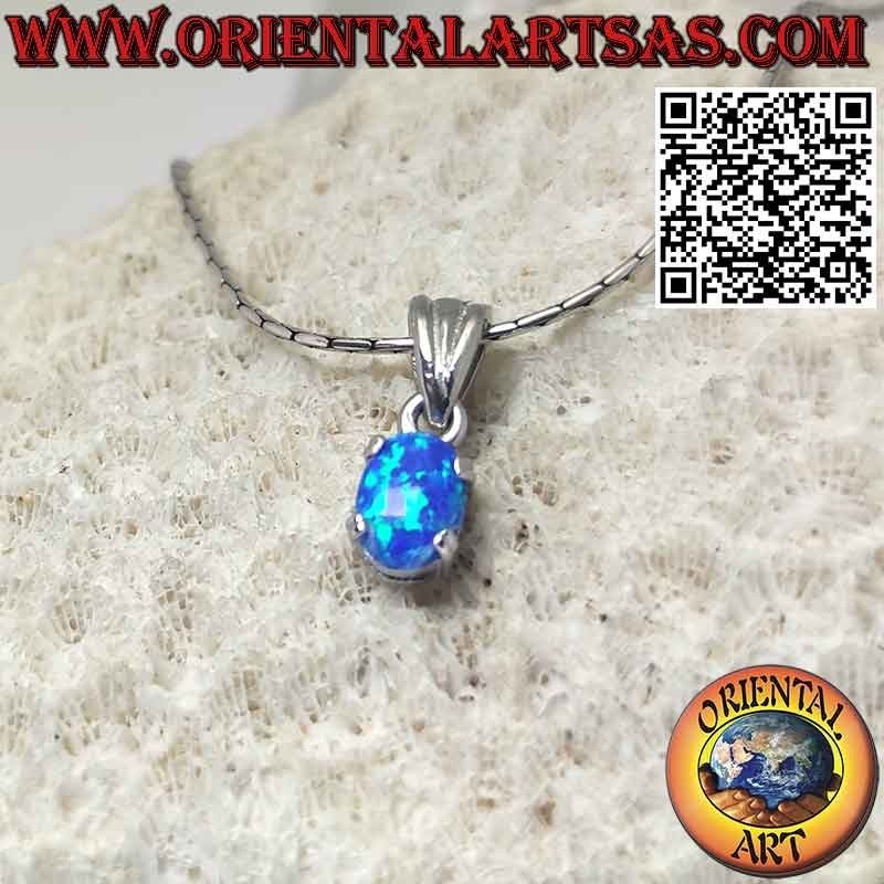 Ciondolo in argento con opale blu ovale piccolo incastonato a griffe