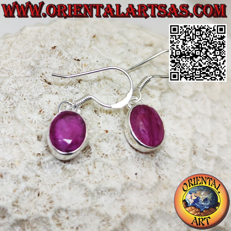 Boucles d'oreilles pendantes en argent serties de rubis naturels ovales