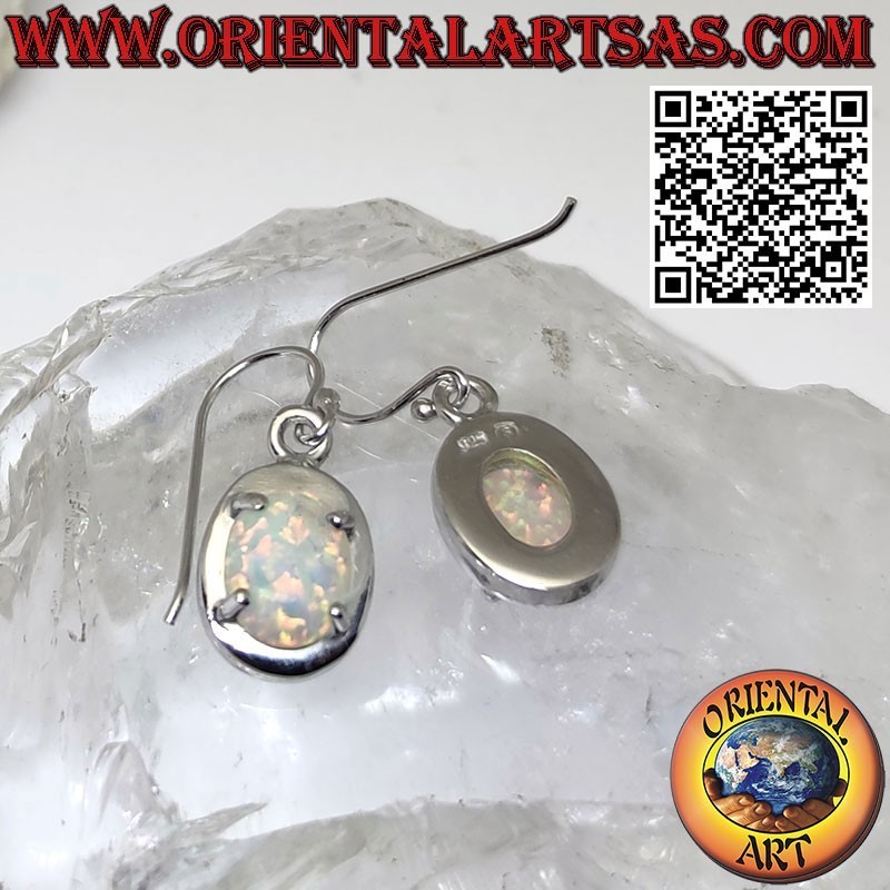 Silberohrringe mit ovalem blauem mystischem Opal mit glattem Rand