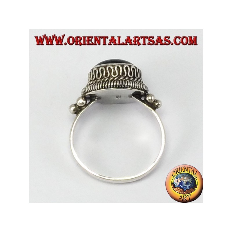 Bague en argent avec carte haut onyx ronde