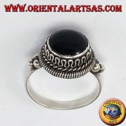 Bague en argent avec carte haut onyx ronde
