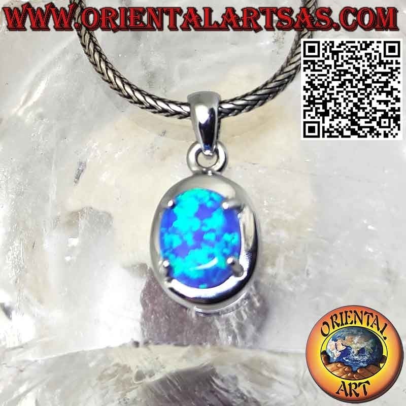 Ciondolo in argento con opale blu ovale, bordo liscio e griffe