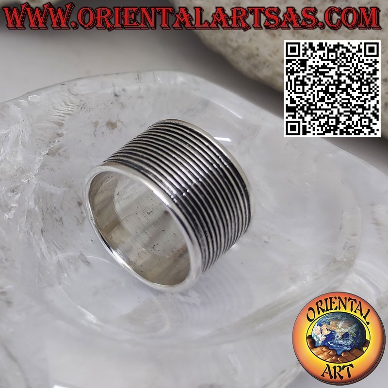 15-mm-Bandring aus Silber mit einer Reihe eingravierter dichter horizontaler Linien