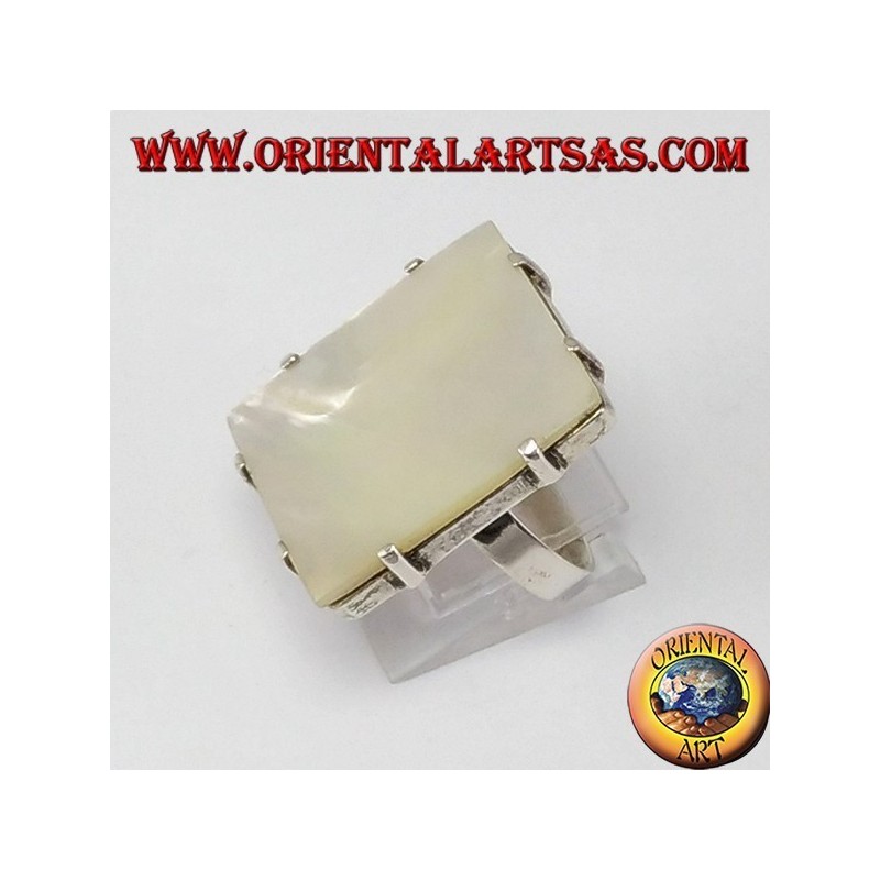 Bague en argent avec nacre rectangulaire avec des mâchoires