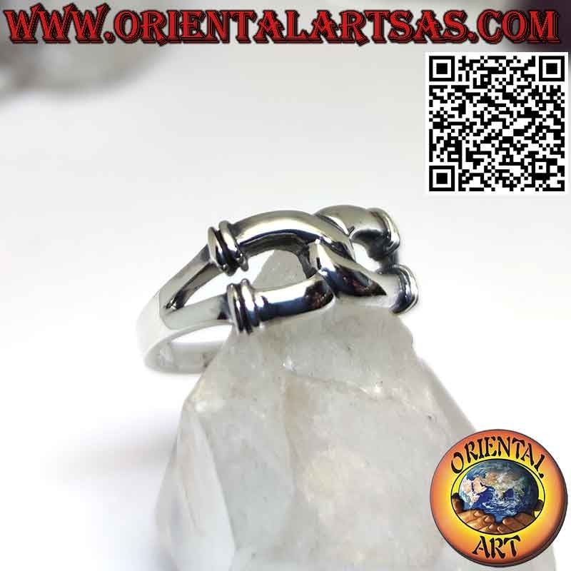 Anillo de plata, herraduras que se cruzan.