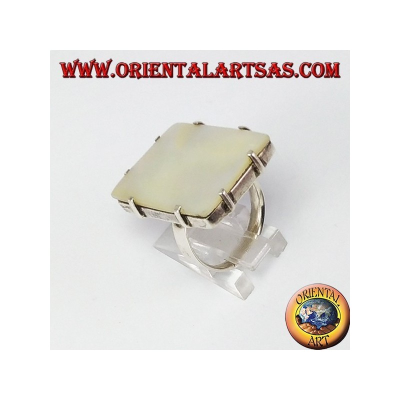 Bague en argent avec nacre rectangulaire avec des mâchoires