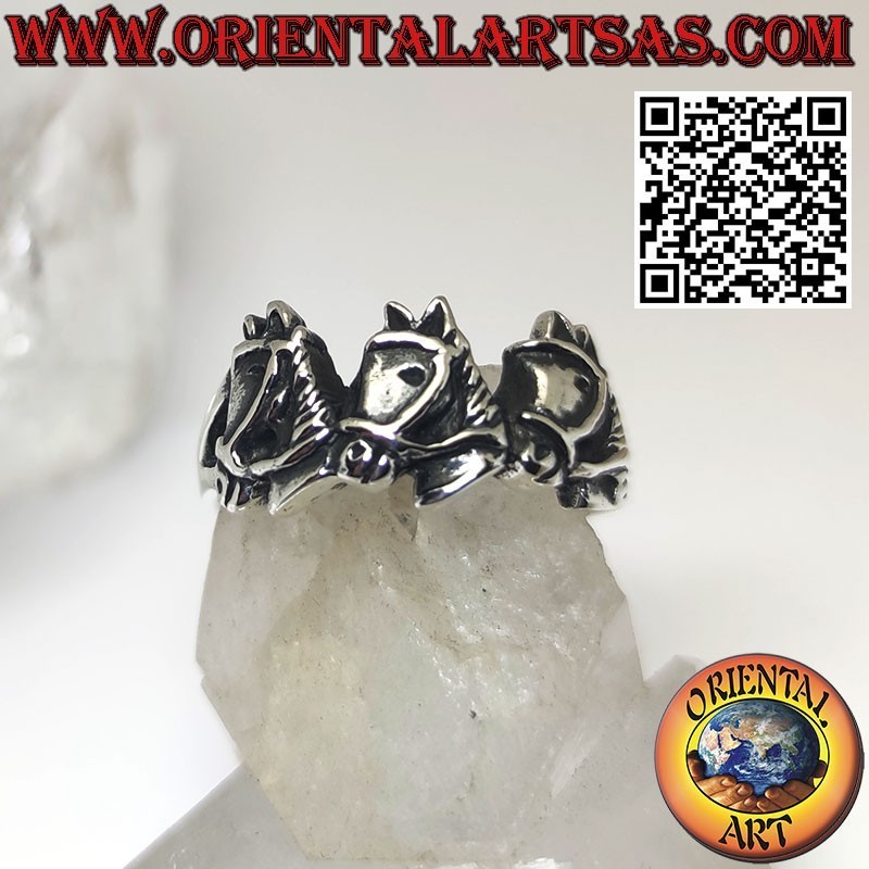 Silver ring, three horse heads with bridles