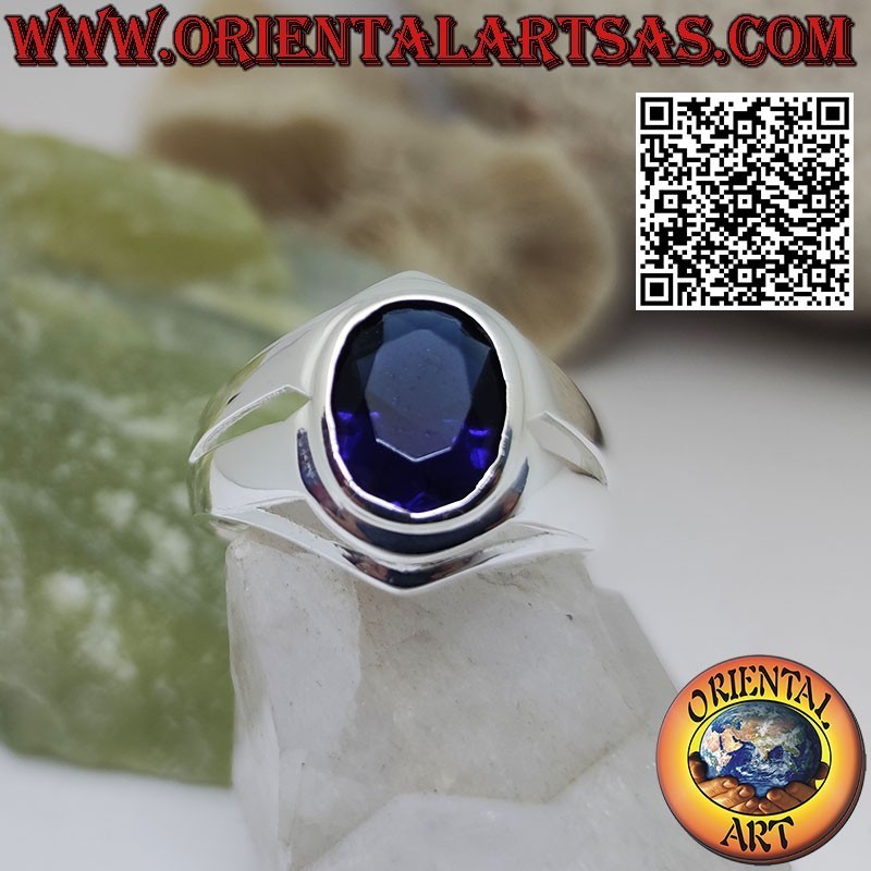 Bague en argent avec saphir synthétique ovale facetté sur monture lisse
