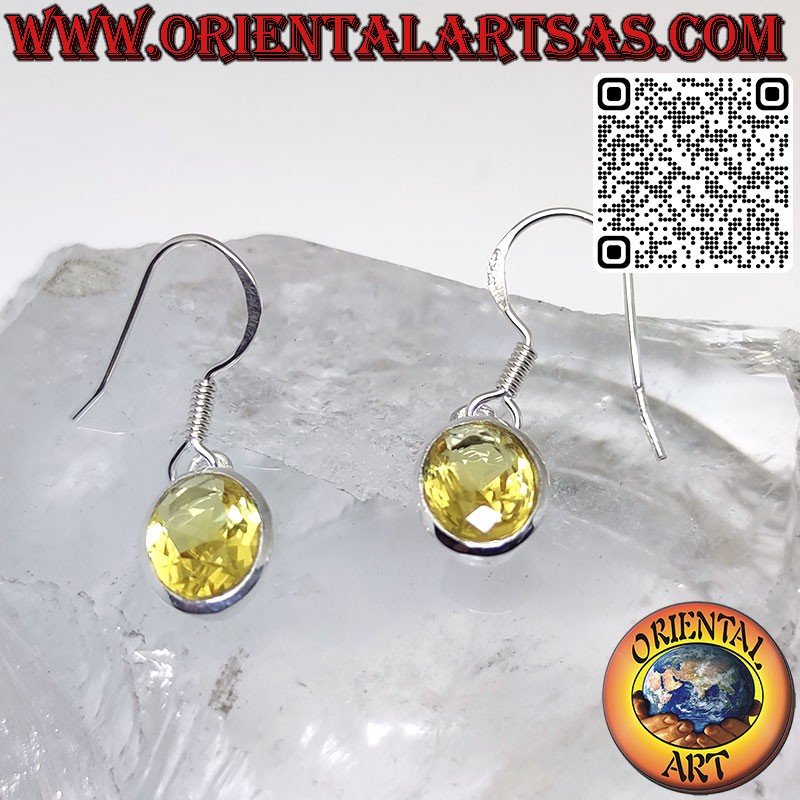 Pendientes de plata con topacio ovalado facetado con borde sencillo