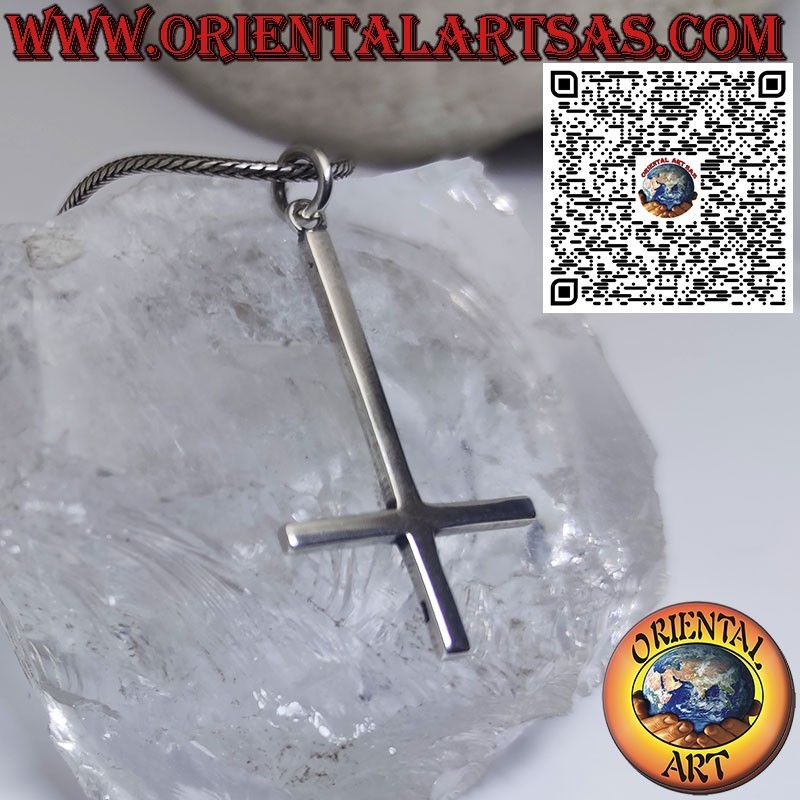Pendentif en argent, la "croix de Saint-Pierre" ou croix anti-chrétienne