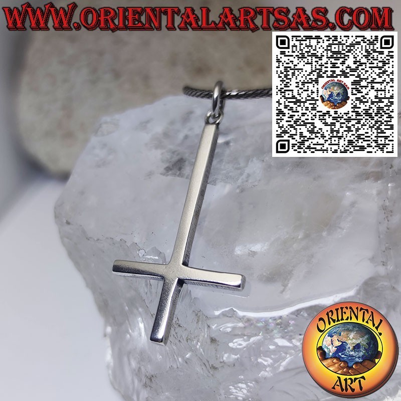 Pendentif en argent, la "croix de Saint-Pierre" ou croix anti-chrétienne