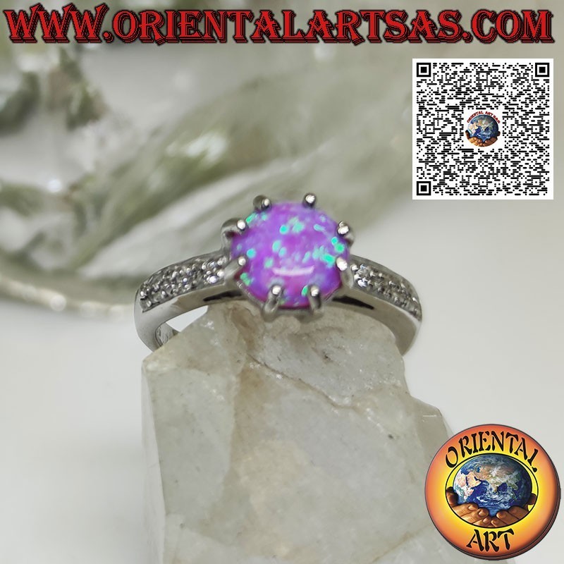 Anello in argento con opale rosa tondo incastonato e fascetta di zirconi sui lati
