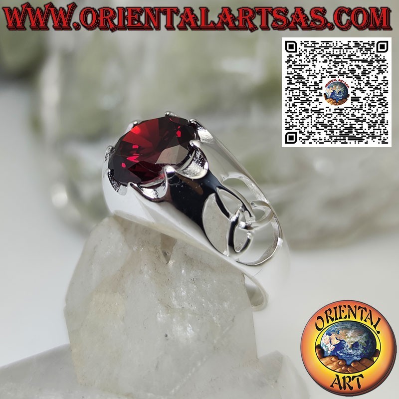 Bague en argent avec serti de grenats ronds et noeud tyrone sur les côtés
