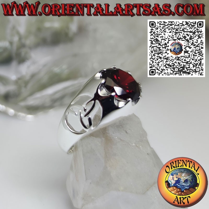 Silver ring with round garnet set and tyrone knot on the sides