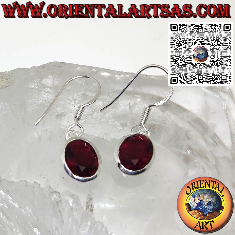 Orecchini in argento con granato ovale sfaccettato  a bordo semplice