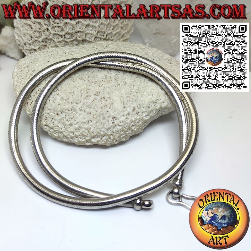 Magnifique collier en argent massif 700 ‰ avec corde serpent mesurant 56cm x 6mm