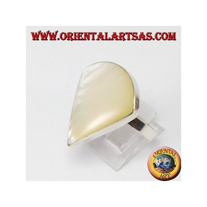 Anello d'argento con madreperla triangolare (settore circolare)