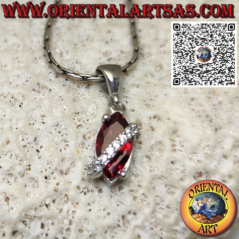 Silberanhänger mit Shuttle-Granat, besetzt mit Zirkonen